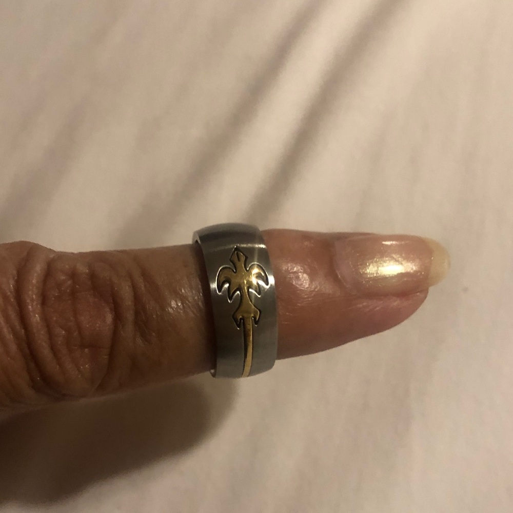 Women Two-Tone Stainless Steel flur de lis Ring - Gold & Silver